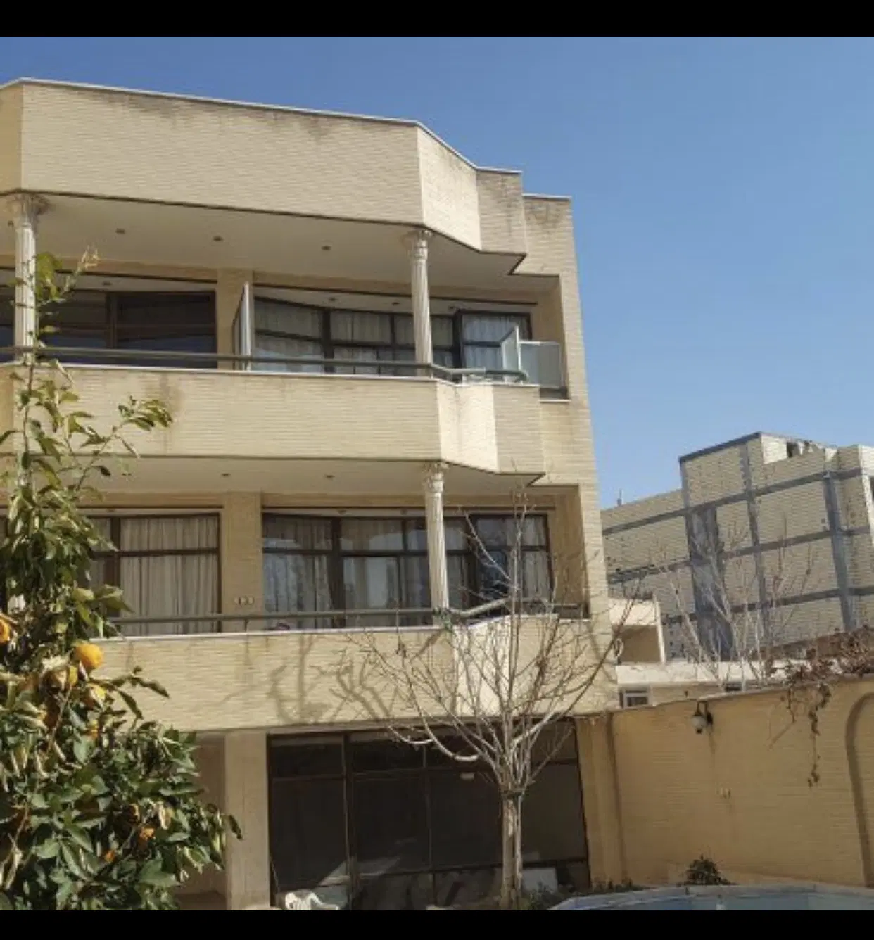 ۲۲۰ متر زمین ۶۰۰ متر در ۳ طبقه بنا کلنگی