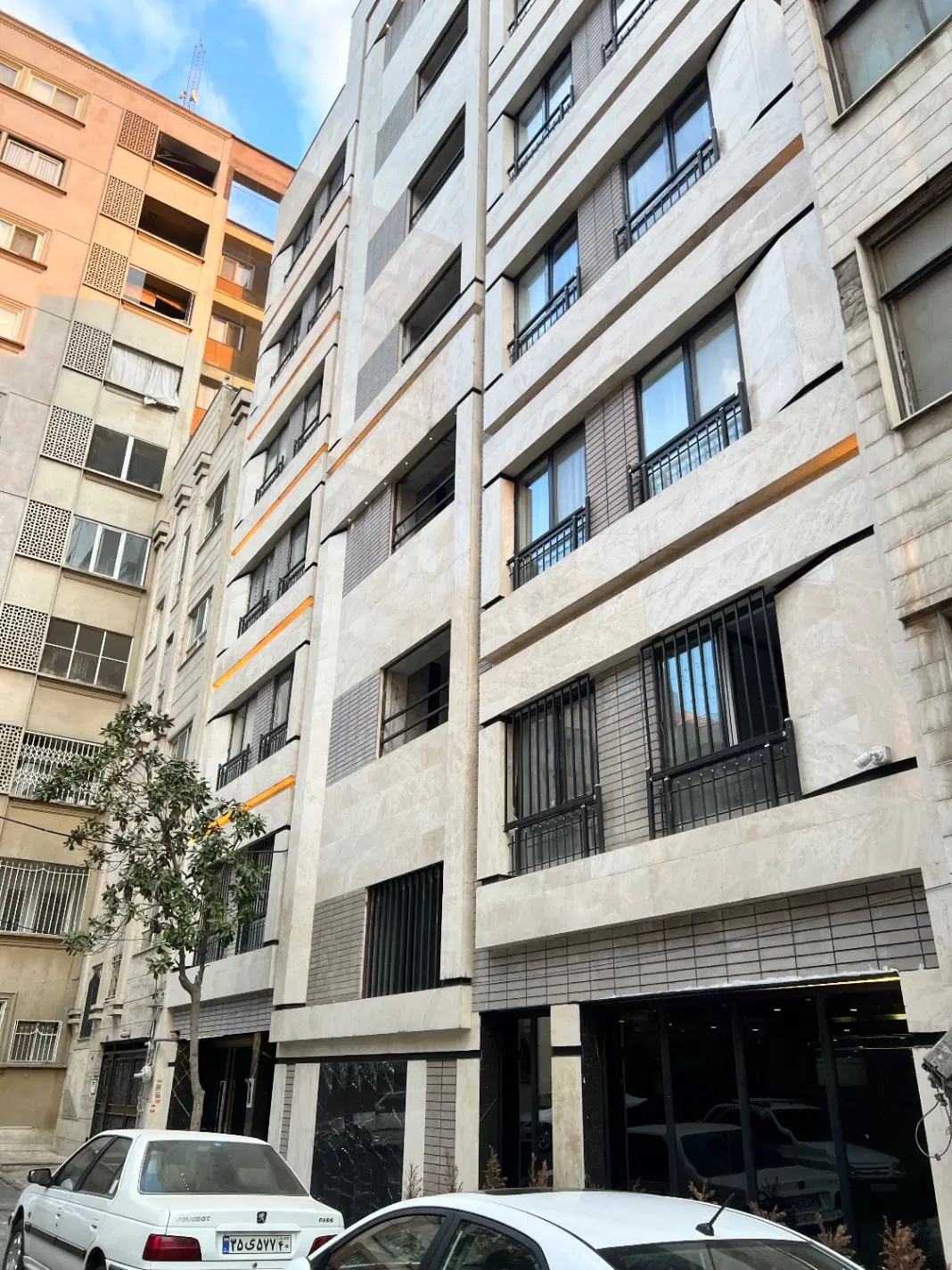 فردوس شرق نوساز وفااذر جنوبی ۱۰۰متر ۲خواب