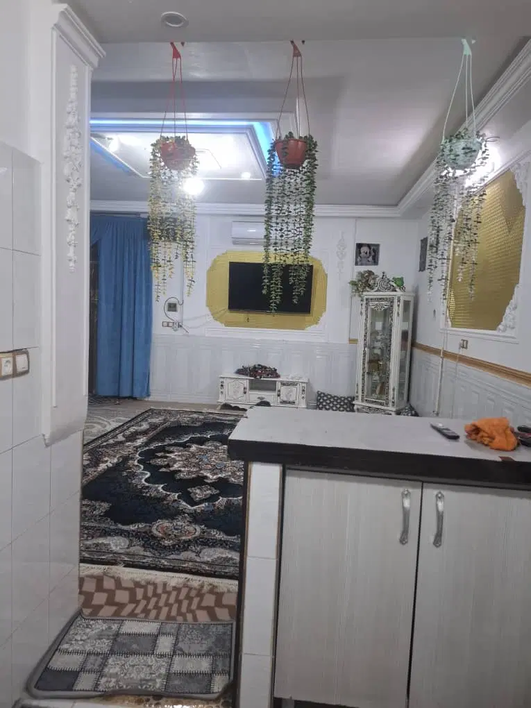 خانه بفرشی خانه ۸۰ متر است دو طبقه