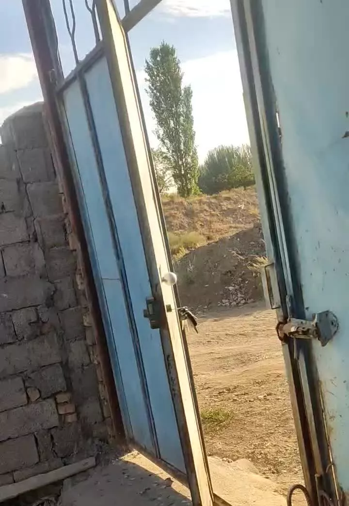 واحد مسکونی چسبیده به ساخت و ساز