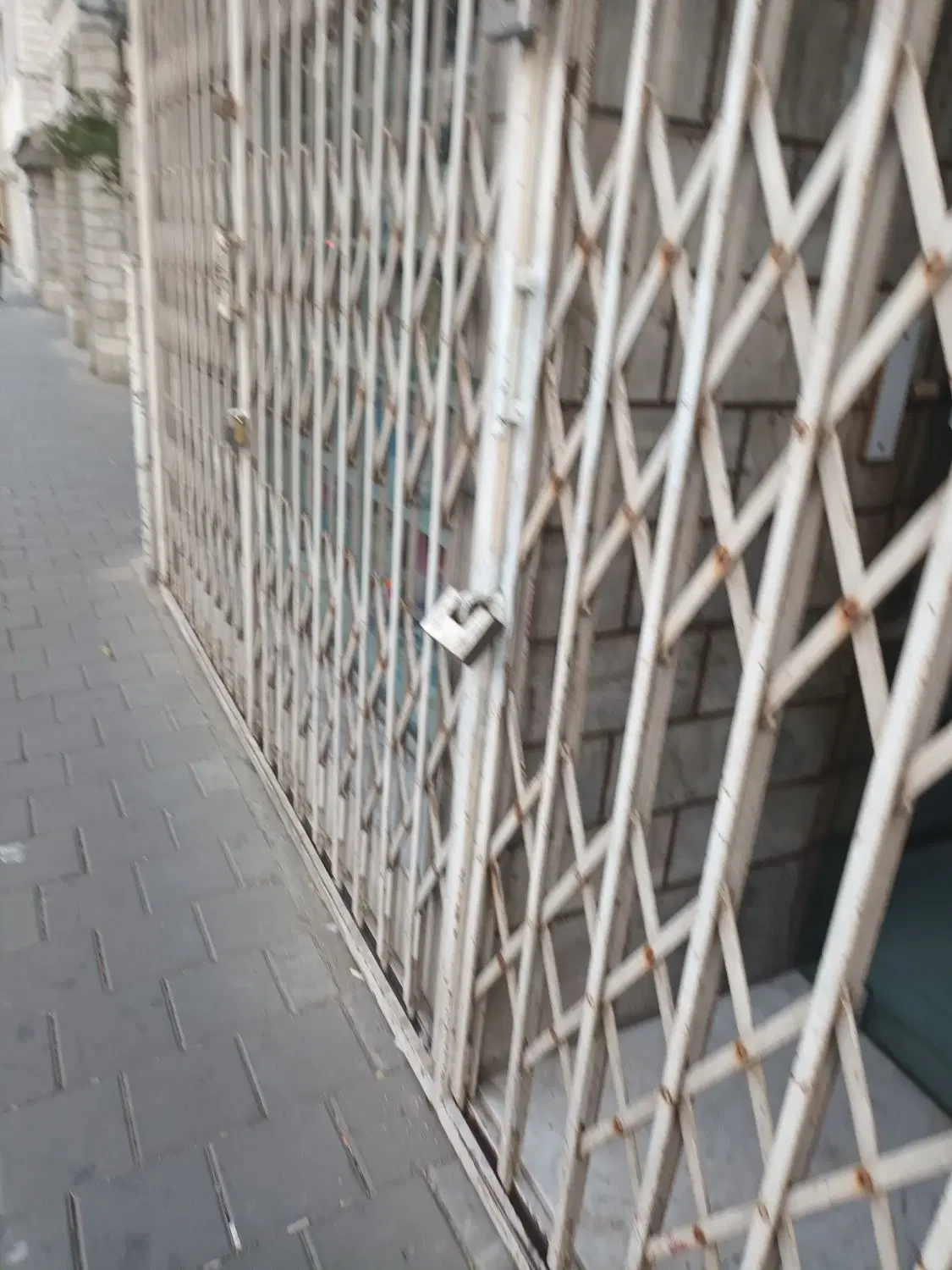 مرزداران ناهید ۳۰ متر مغازه باامکانات رهن اجاره