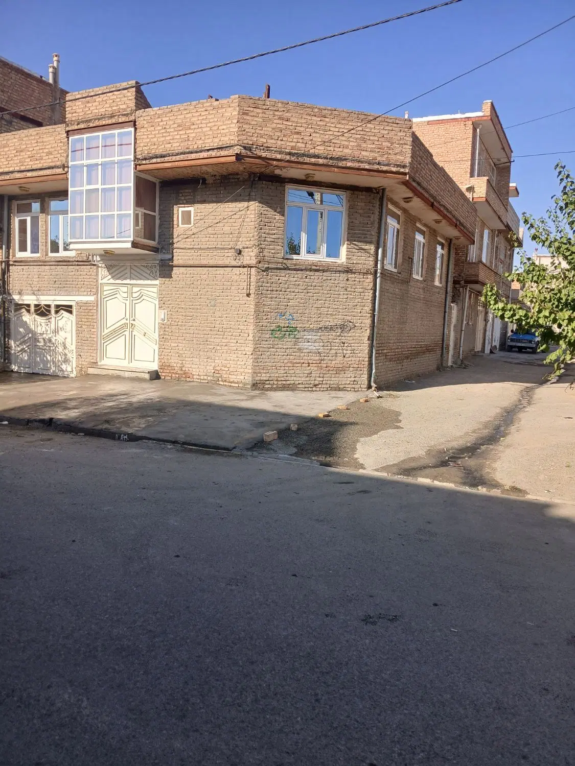 خانه مسکونی دو نبش