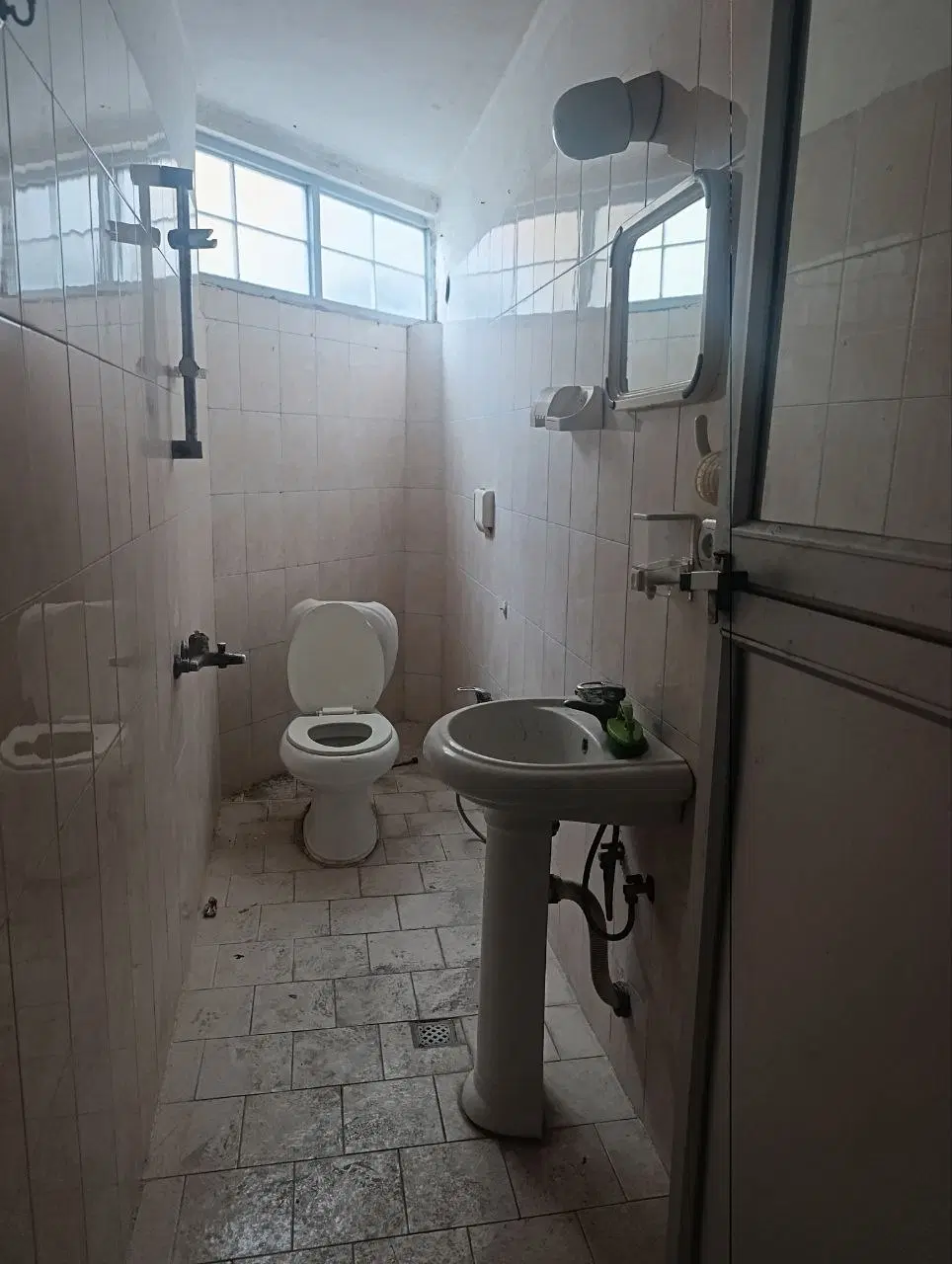 زیر زمین ۱۶۰متری_فیروزه