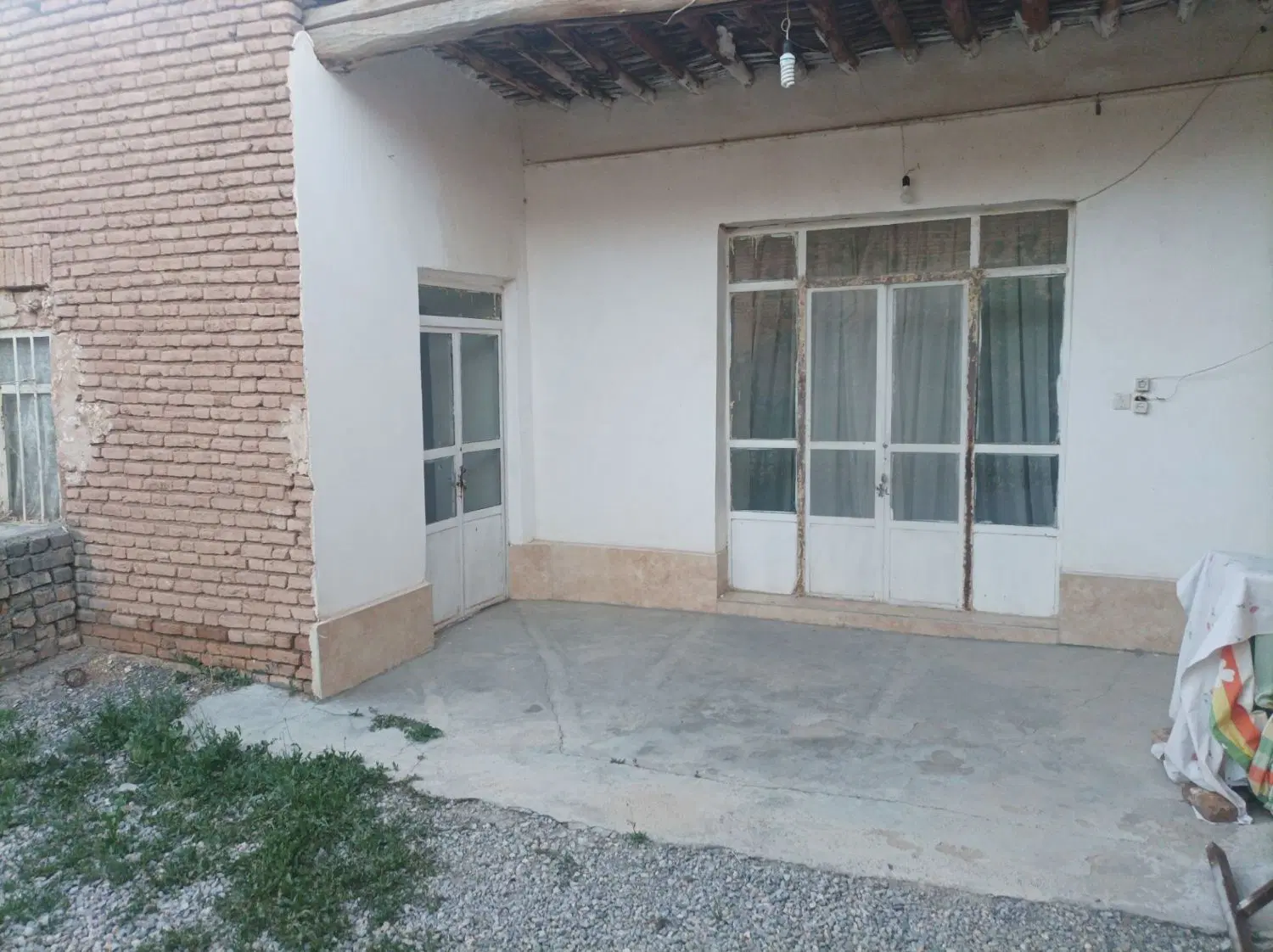 خانه کلنگی تمیز در دامنه