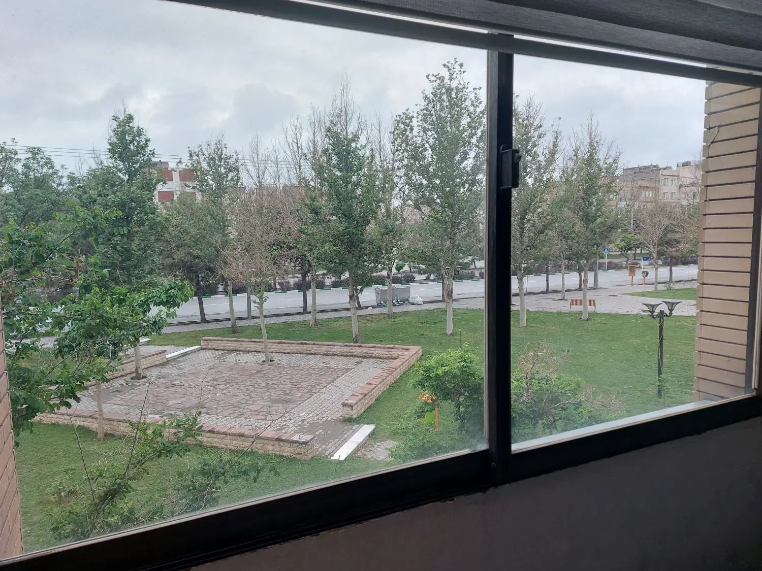 خونه رو به پارک، غرق نور، دسترسی بالا