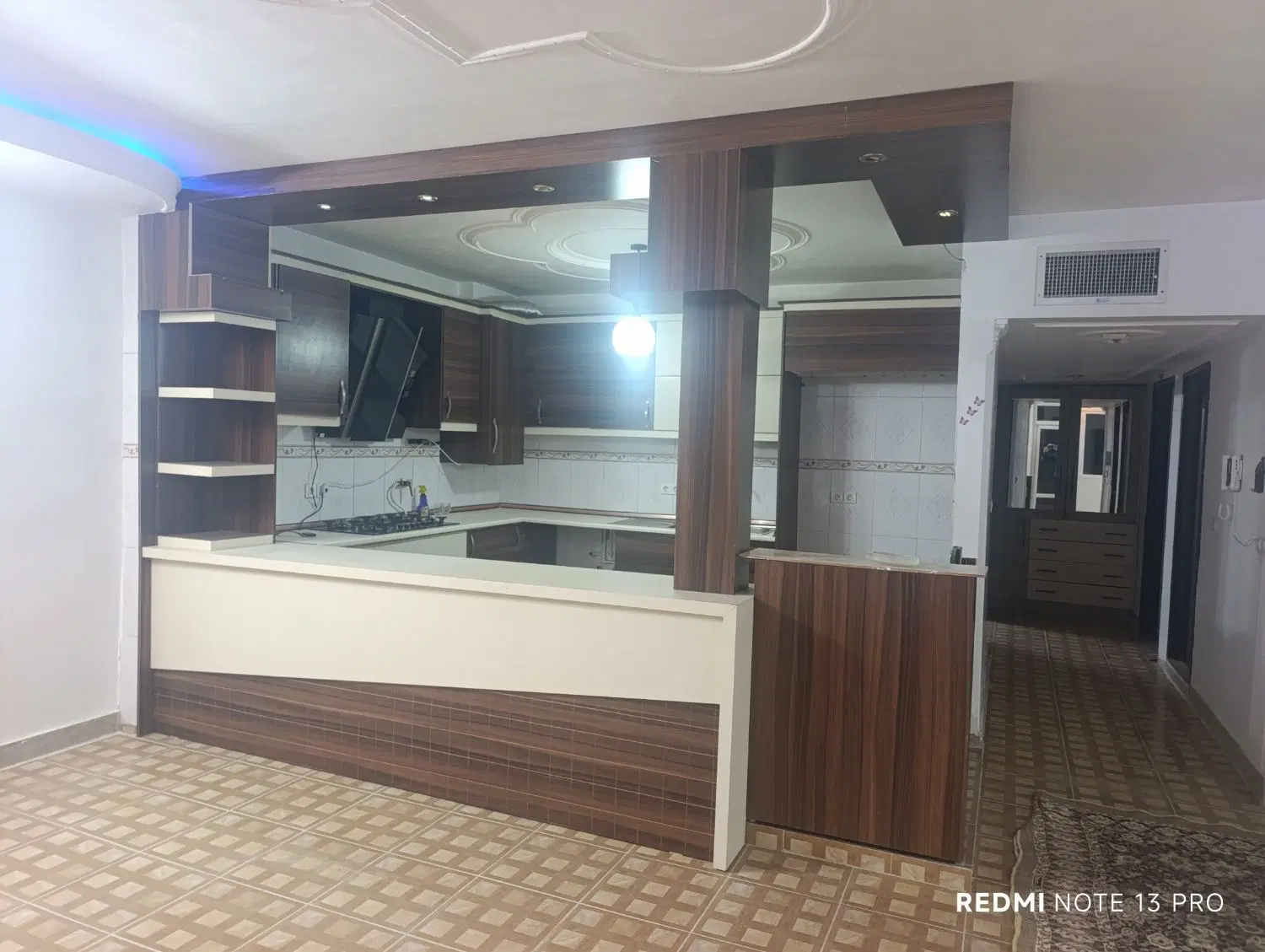 زمینی فروشی حاشیه خیابان ۱۶ متری