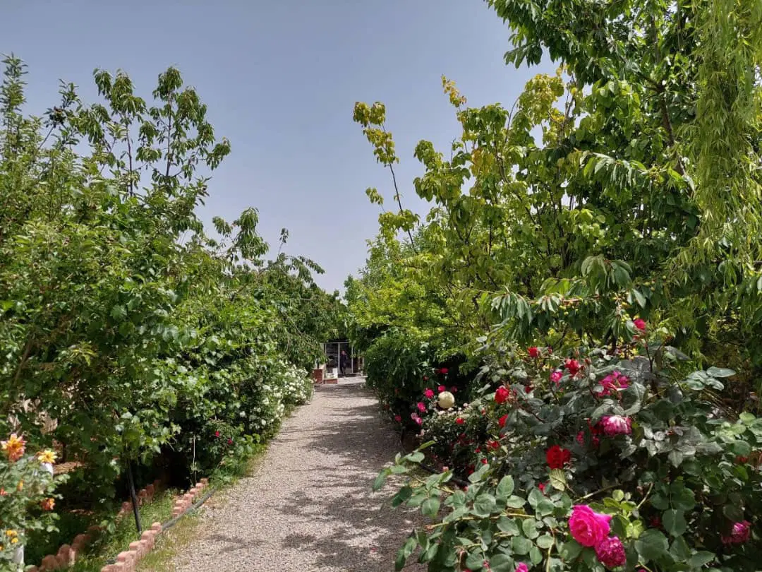 ۱۴۵۰ متر ویلا داخل شهرک با ۳۰۰ متر بنا