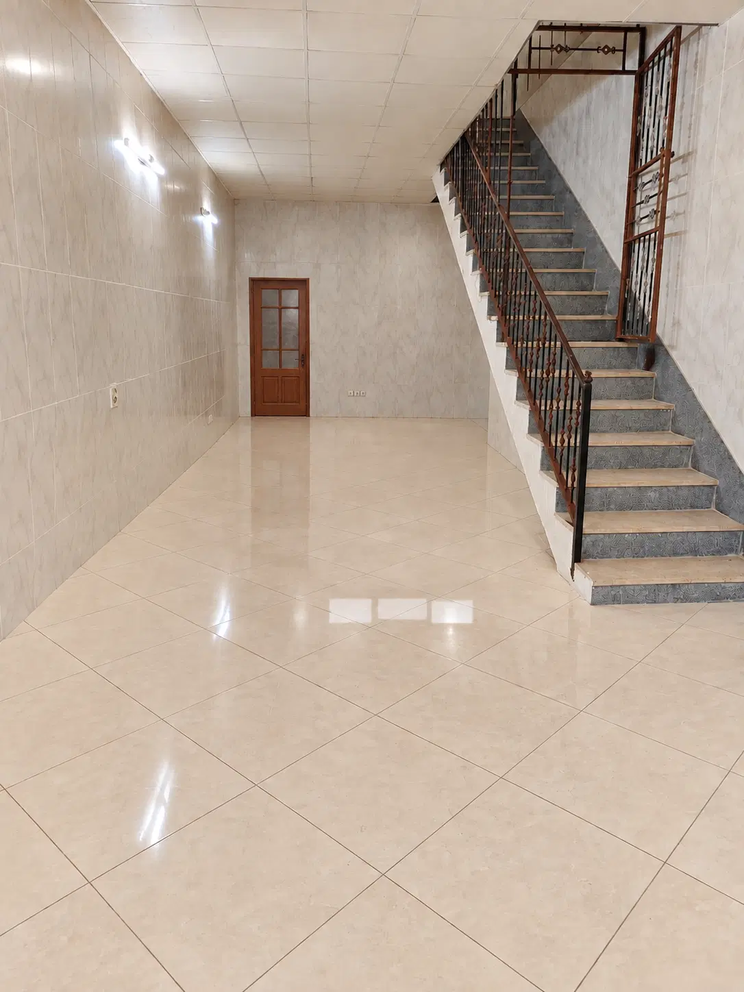 ۹۰ متر تجاری هاشمیه ۶۲