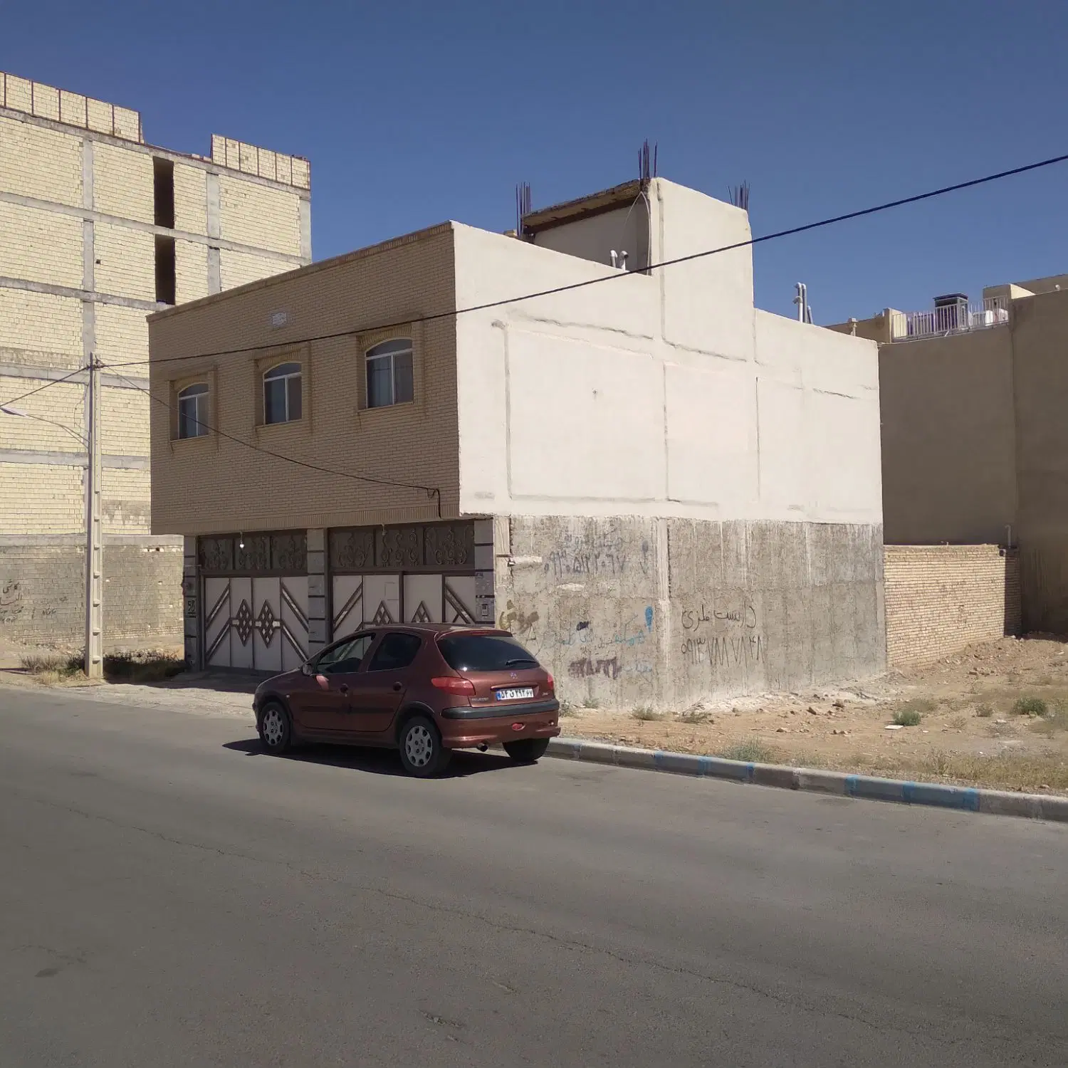 همکف حیاط دار ۲۵۰متری