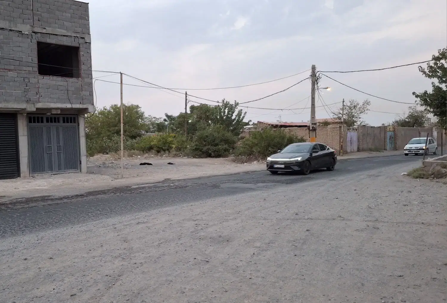 زمین بر جاده اصلی تاج خاتون، تجاری، ویلا، مغازه