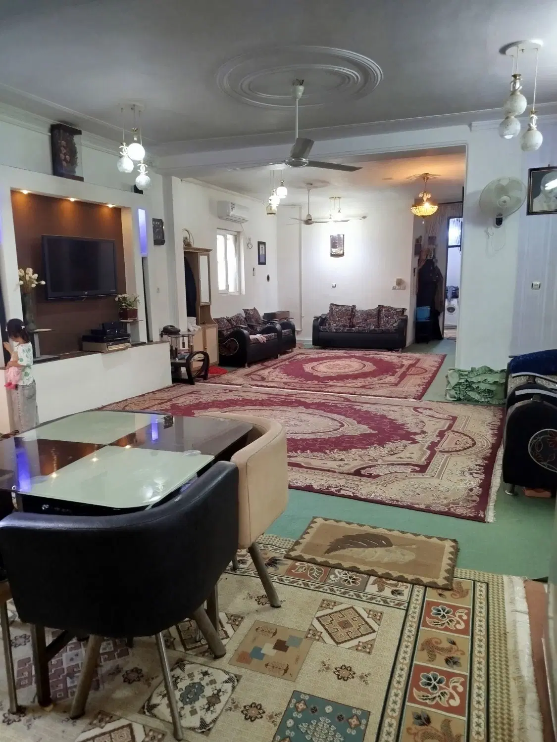 دو واحد ۱۲۰ متری و شصت متری و حیاط شصت متری ویلایی