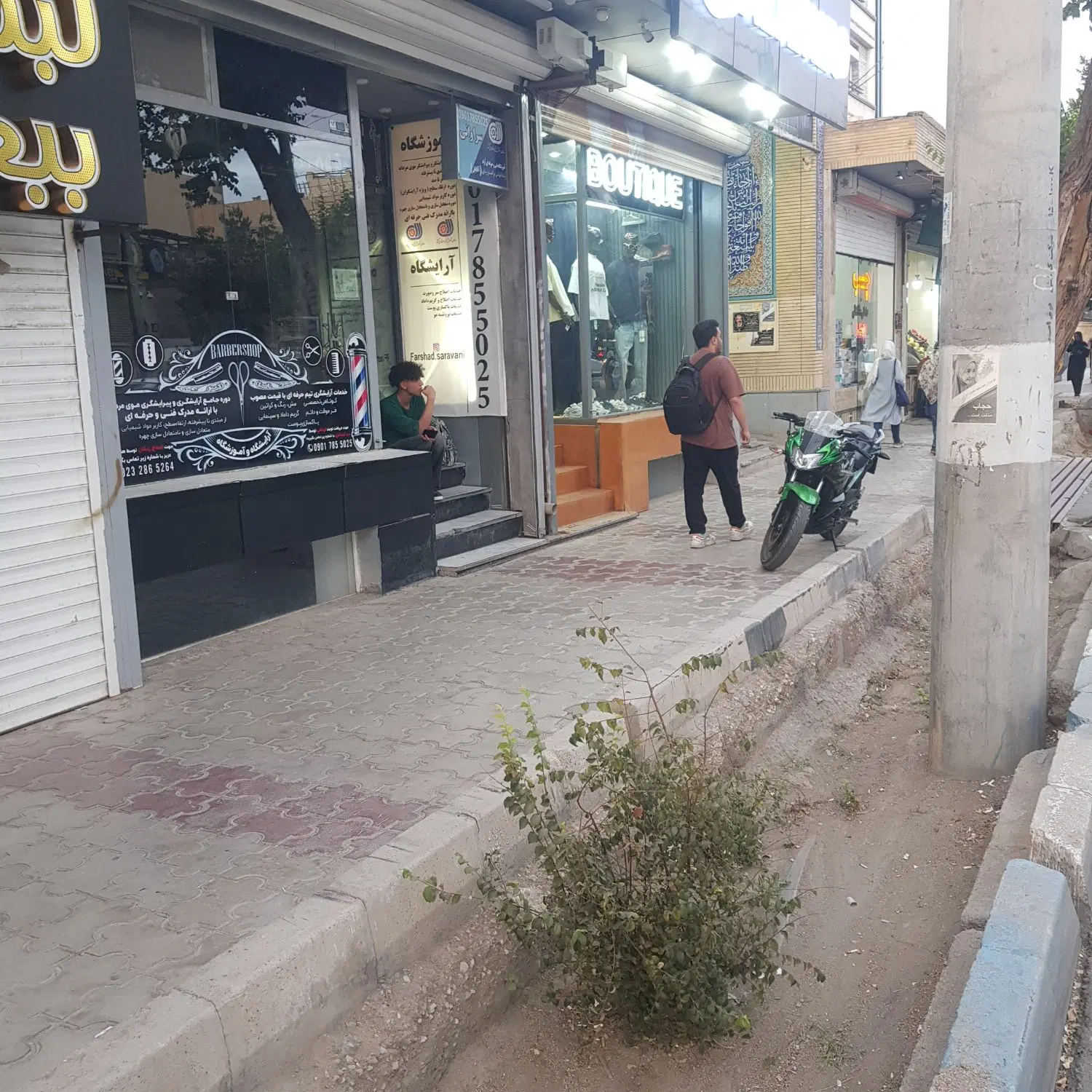 مغازه ۲۵متری و ی ۳۶ متری موجود میباشد