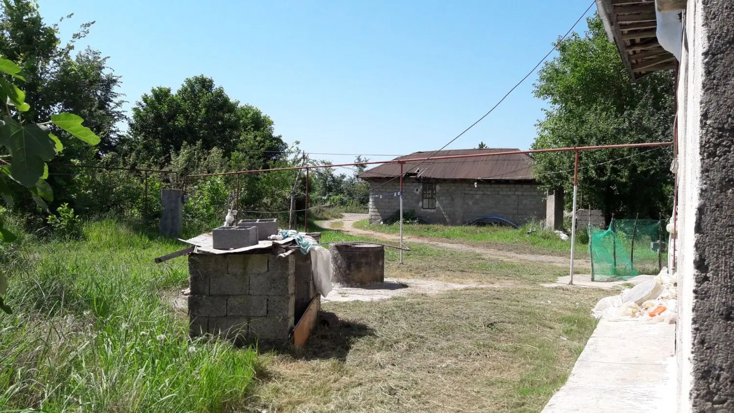 خانه و محوطه روستایی
