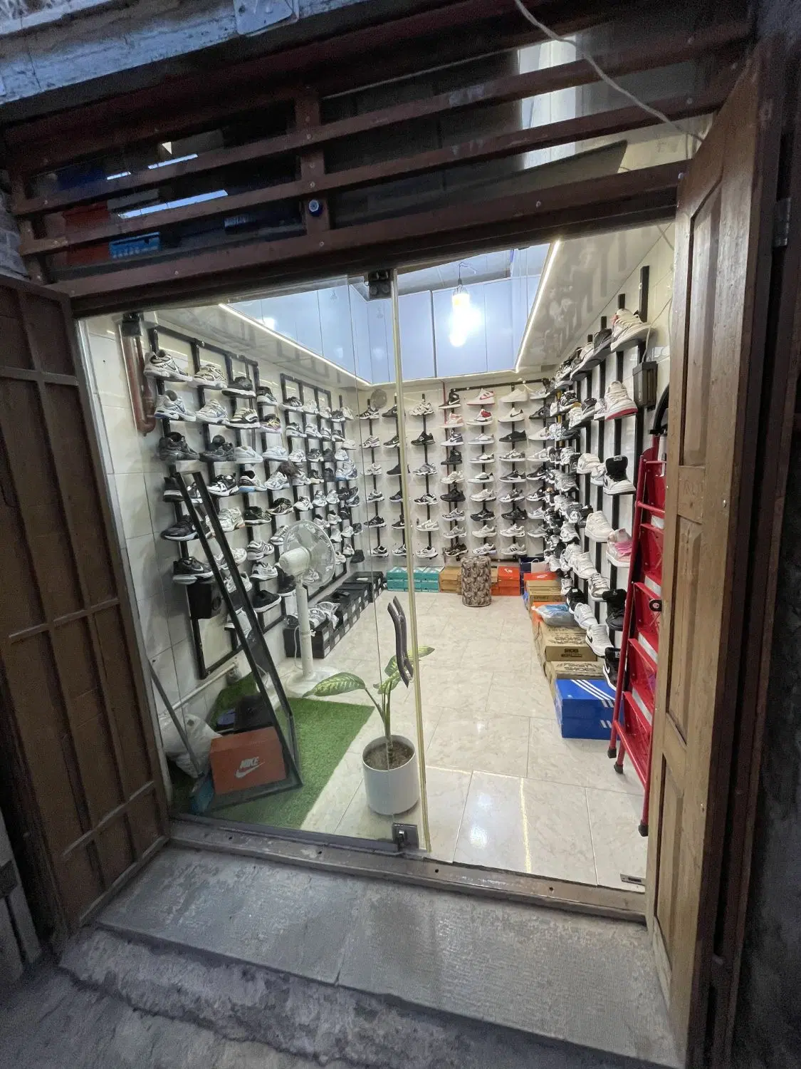 مغازه۱۵متری در مرکز شهر