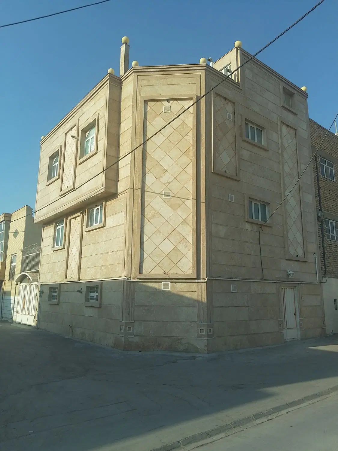 آپارتمان 3 طبقه