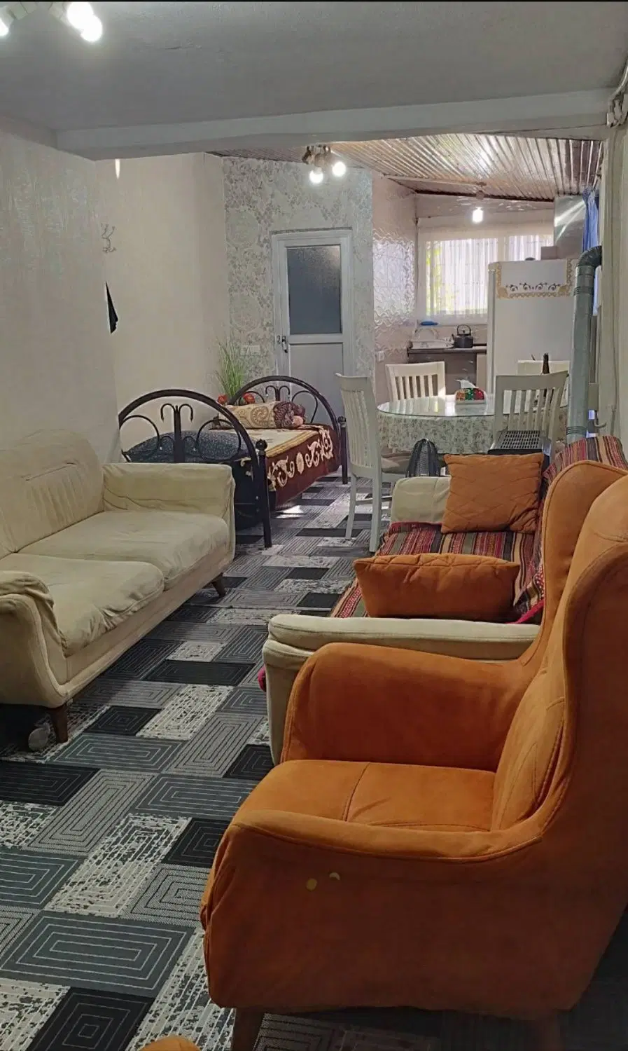 سوییت سی متری جهت کار آرایشگری ،ناخنکاری