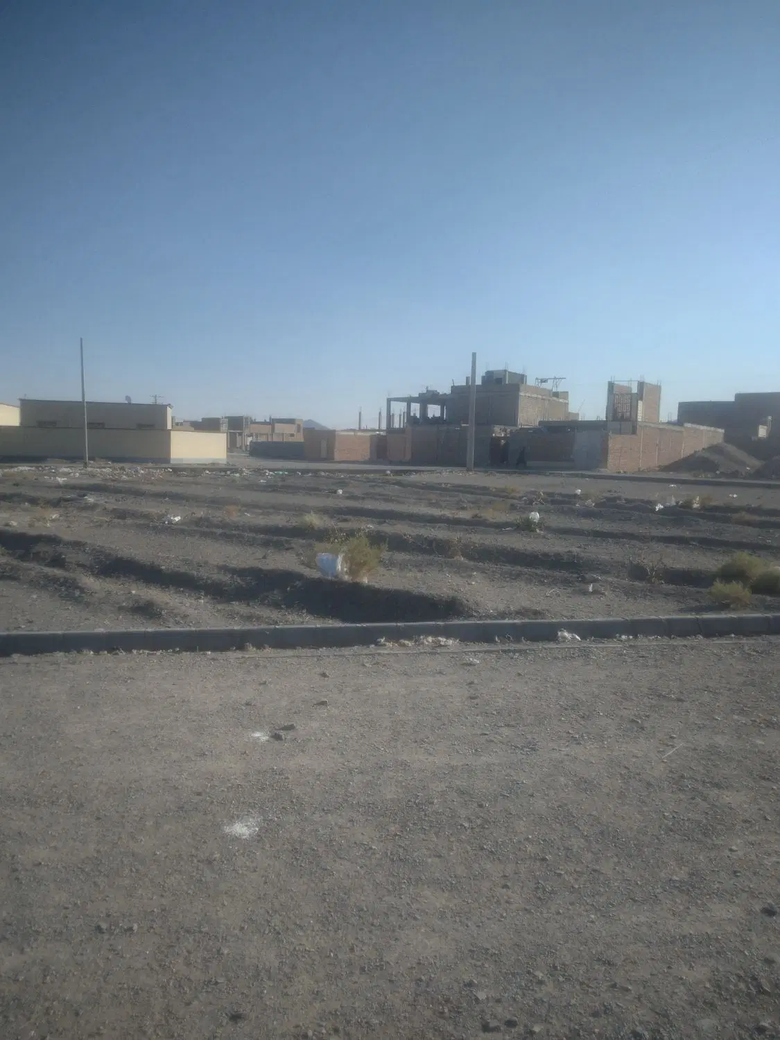 زمین‌فروشی