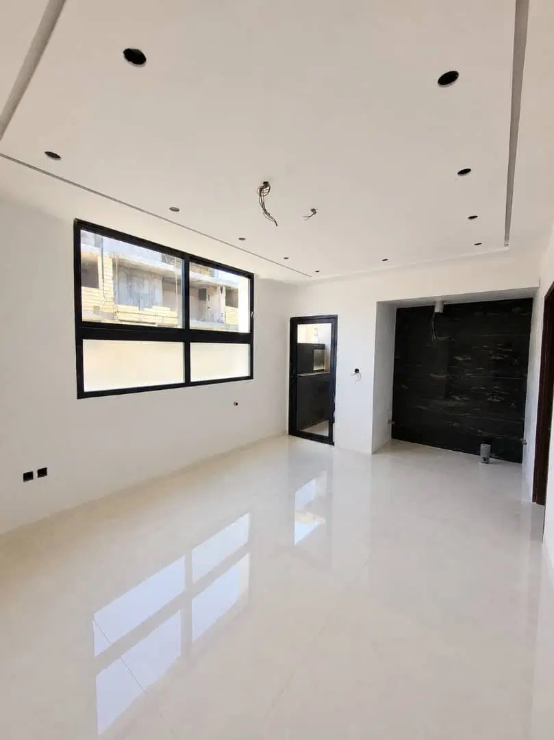 آپارتمان 130متری 3خوابه نوساز بسیار شیک