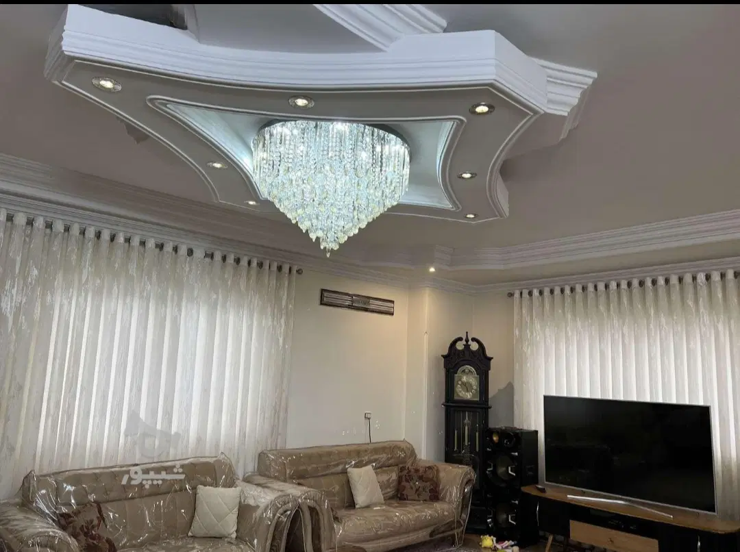 اجاره واحد ۱۸۰ متری دو طبقه با حیاط اختصاصی