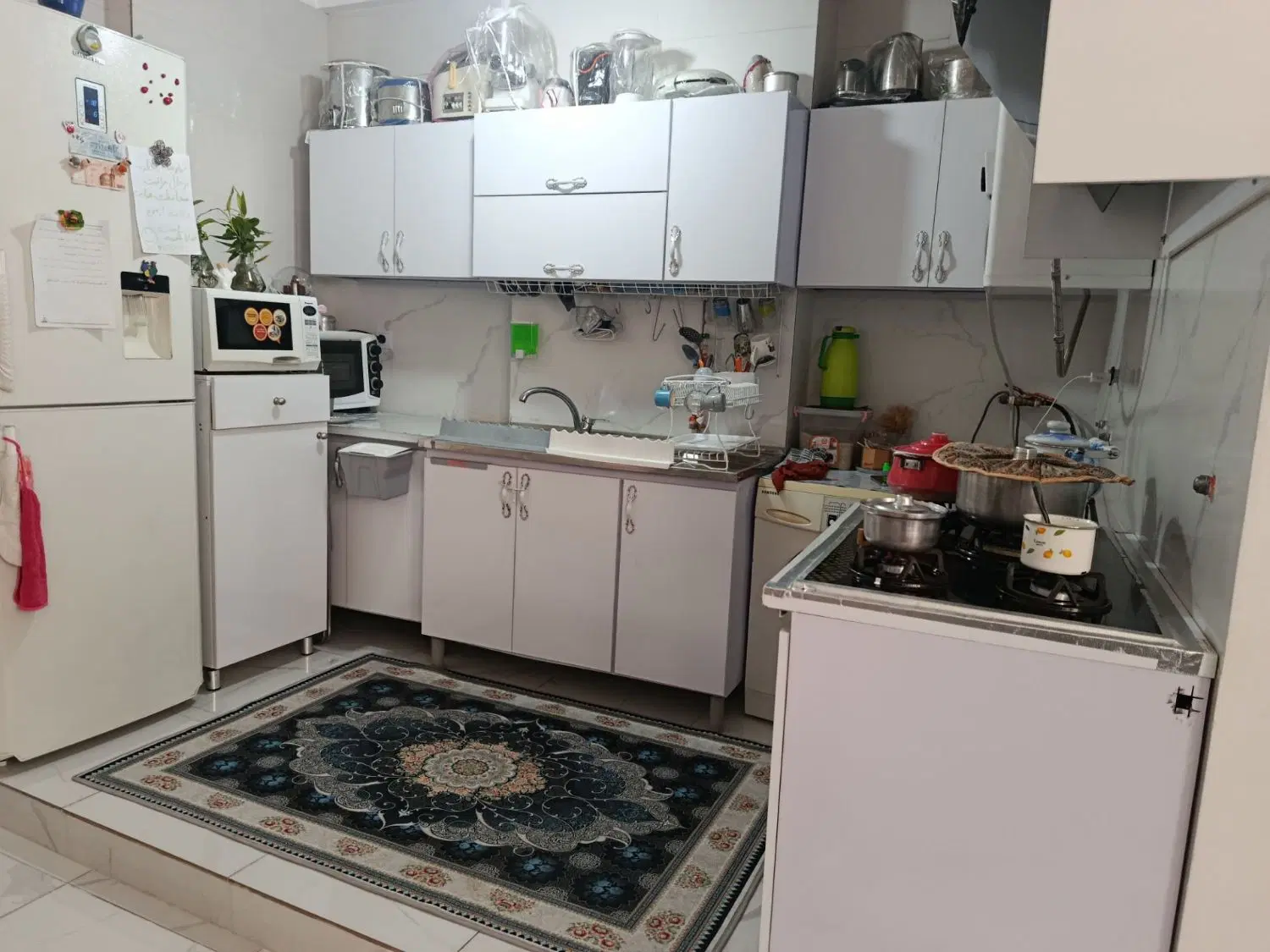 یک واحد آپارتمانی مسکونی