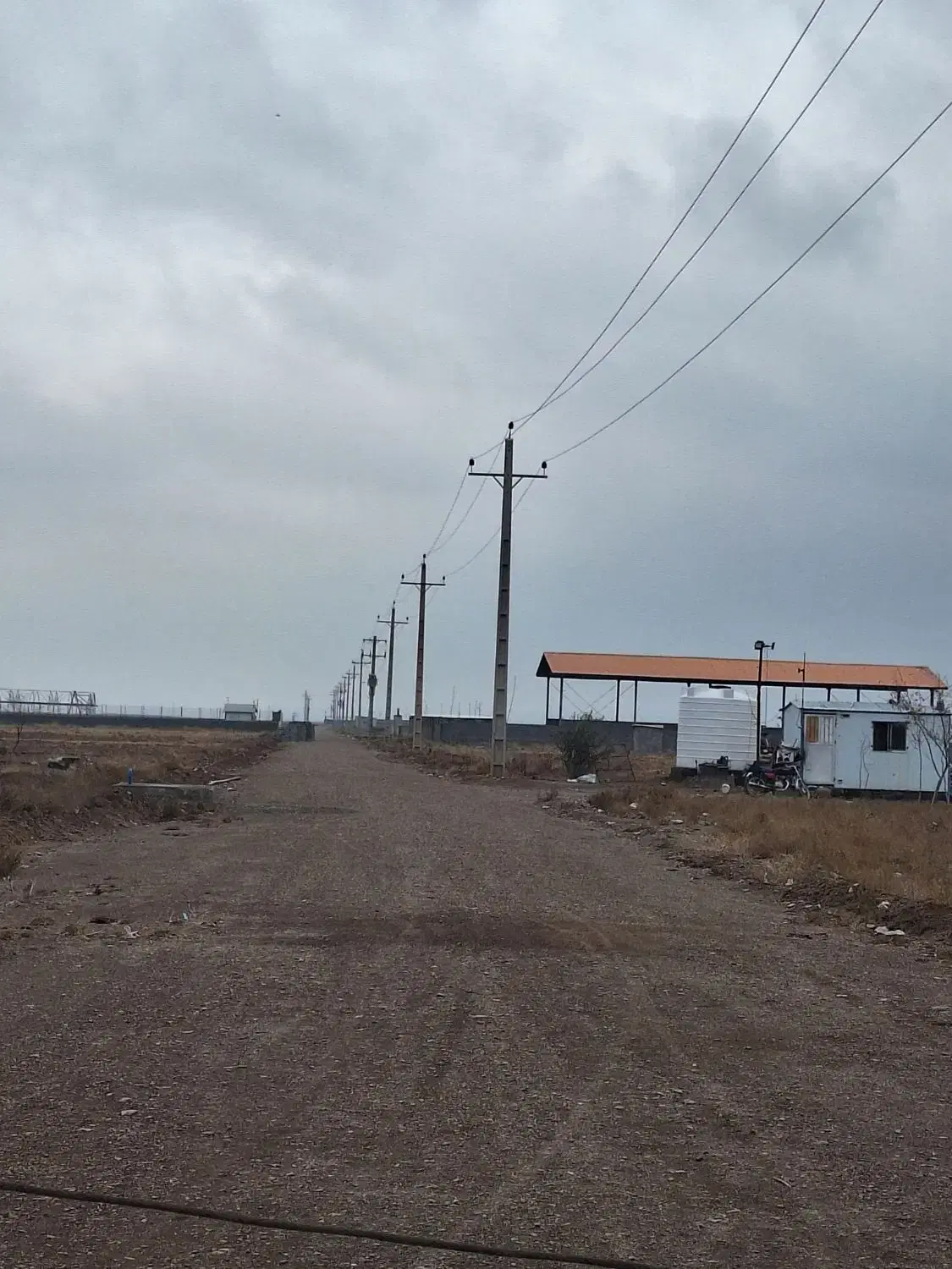 زمین چهاردیواری ۴۰۰۰ متری