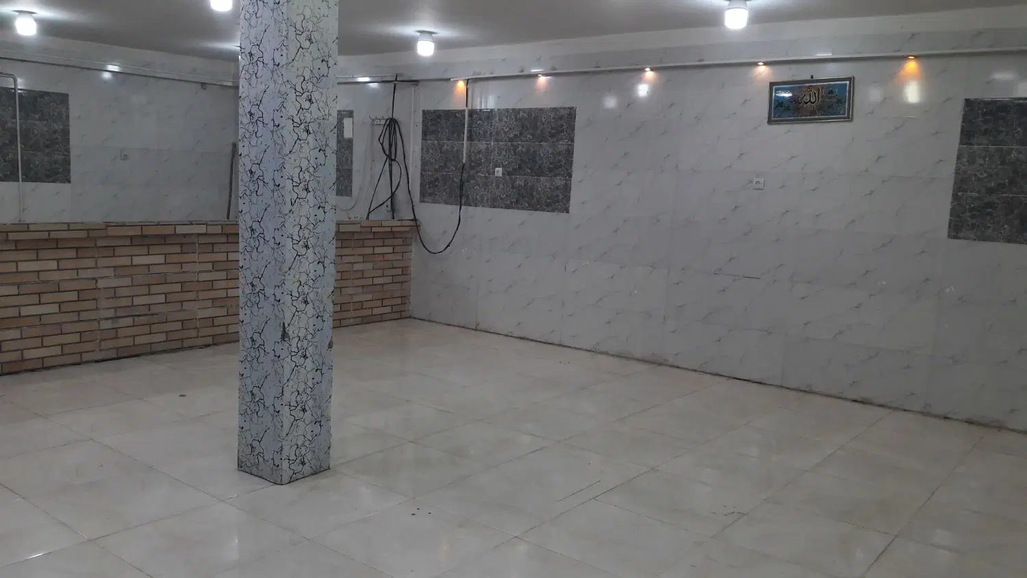 ملک تجاری سر چهارراه ورودی