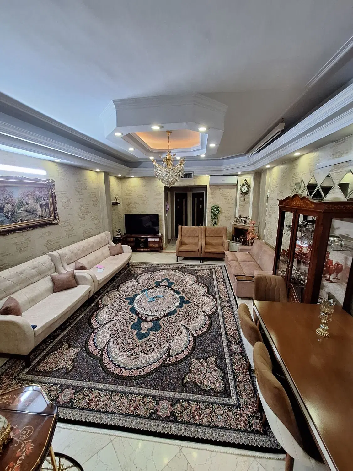 میدان هفده... ۷۵ متر  سال ساخت ۱۳۸۸