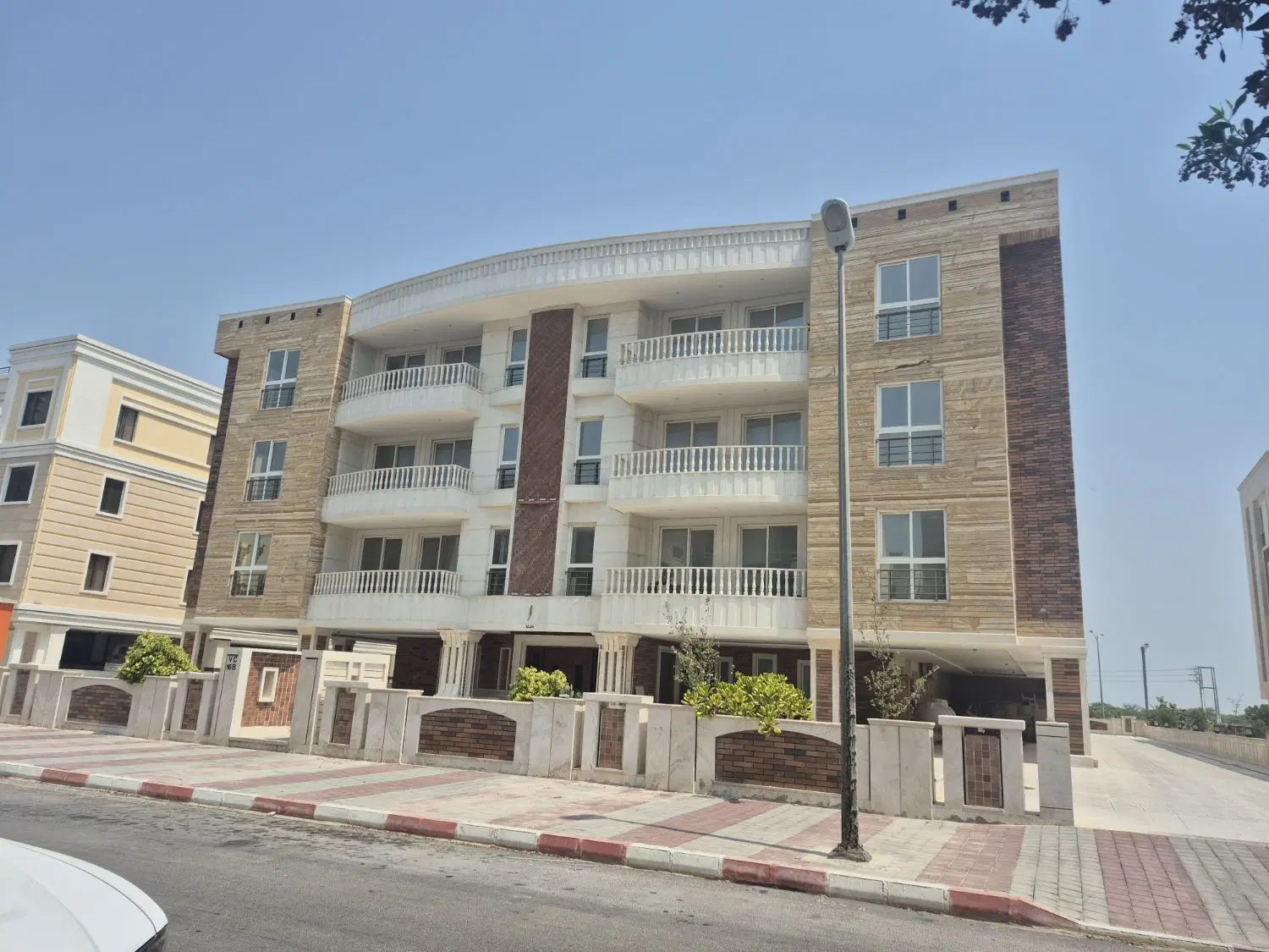 فروش بلوک یکجا 560 متری فاز 7 موجود