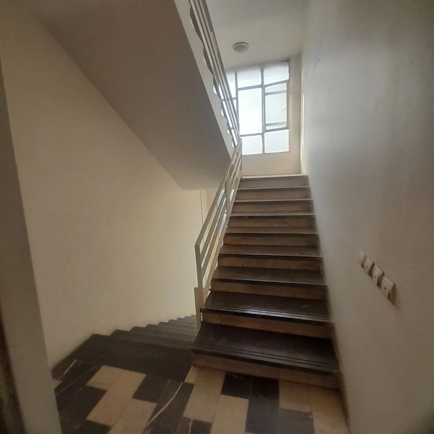 قلهک آپارتمان ۱۰۰ متر ۲خ نور مستقیم