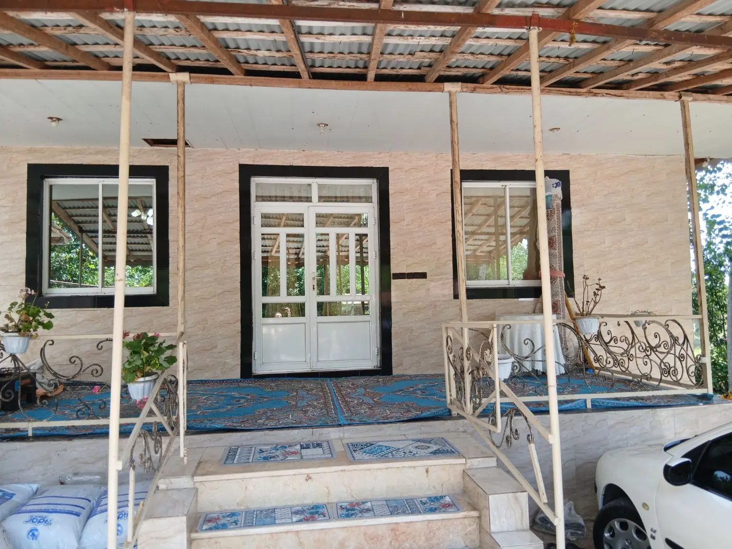 ۳۰۰مترخانه محوطه باپروانه ساخت.