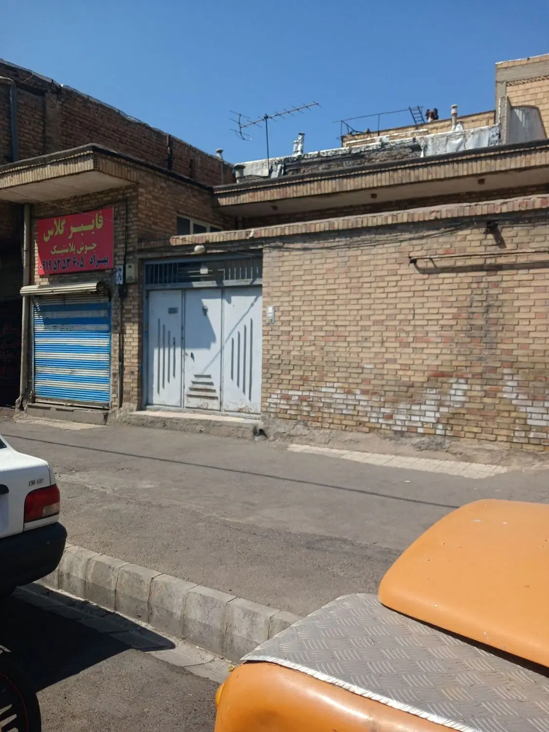 فروش حیاط کلنگی بر خیابان اصلی