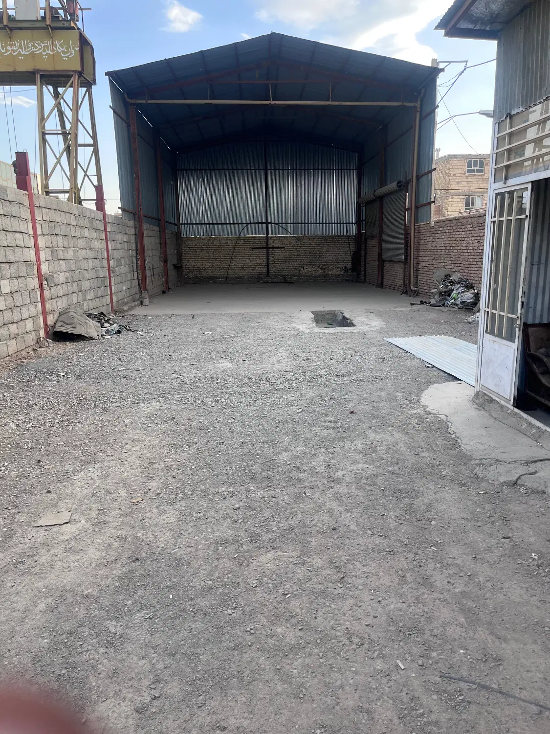 مغازه و کارگاه ۳۰۰ متری بر شریعتی