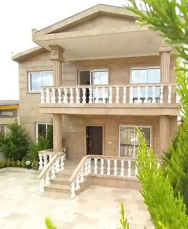 حیاط مزایده ای