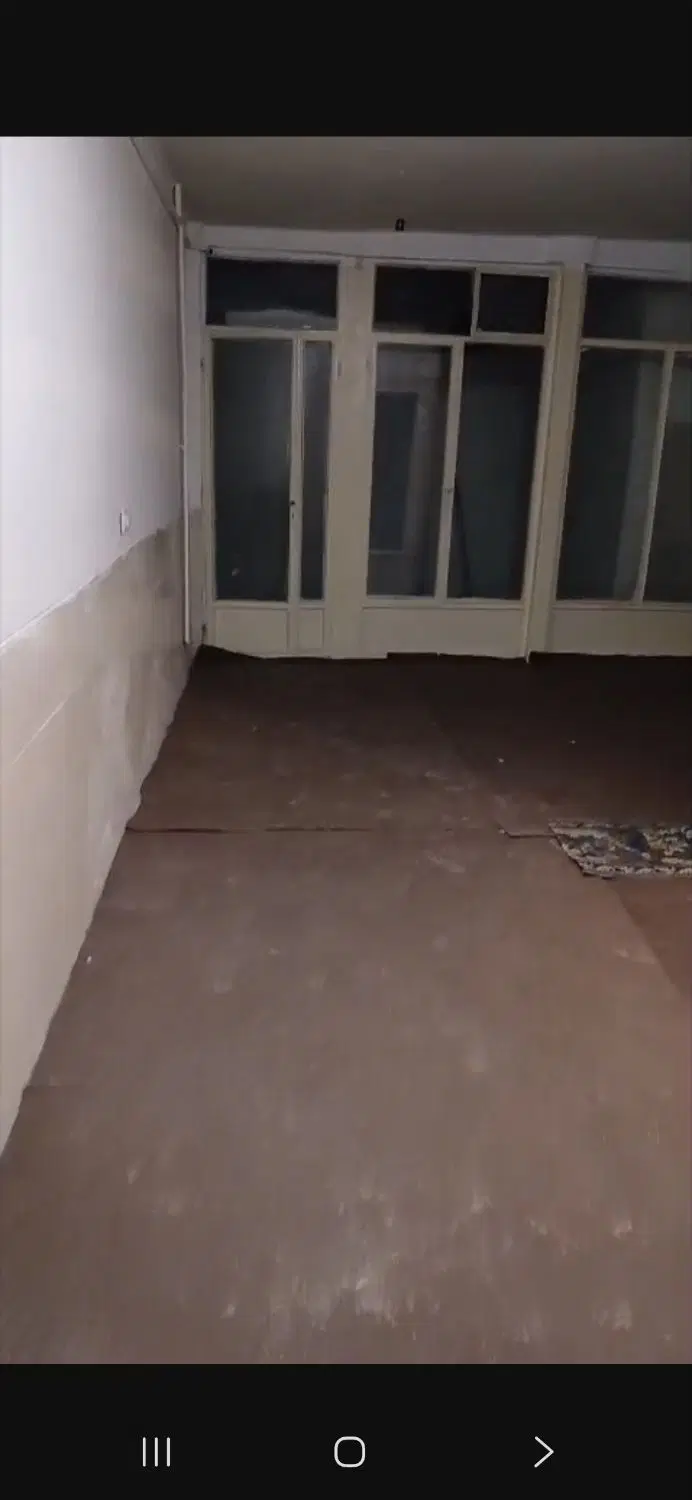 طبقه همکف.