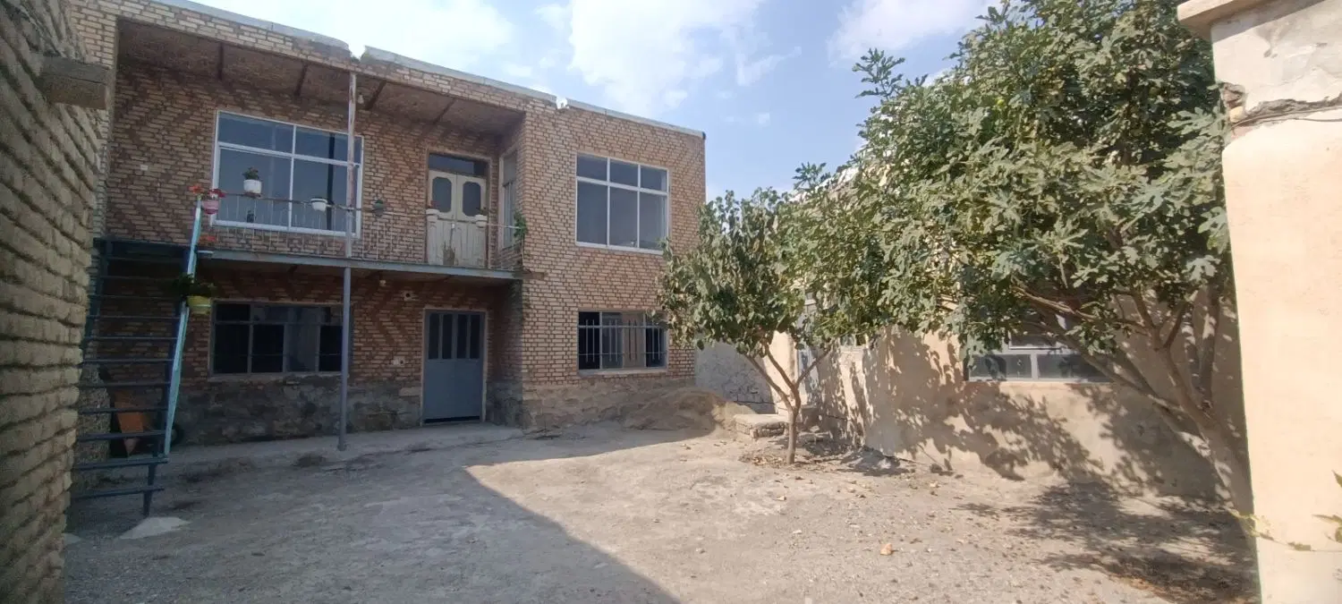 خانه مسکونی دو طبقه