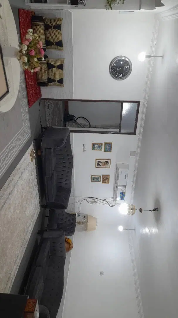خانه طبقه بالا با پارکینگ ماشین