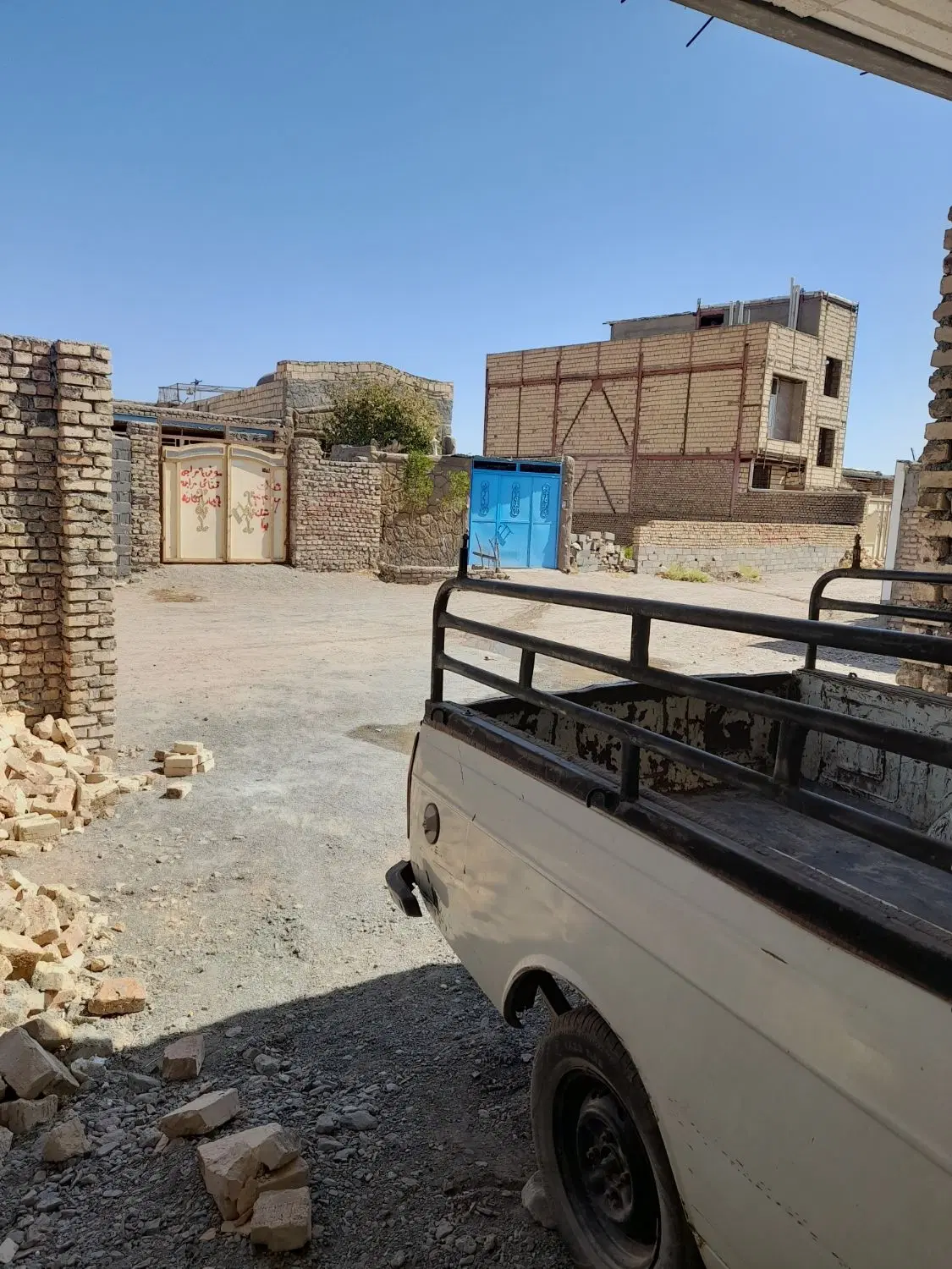 خانه نیمه ساز