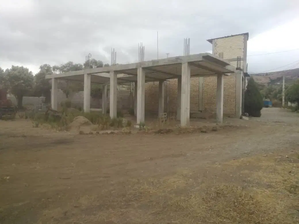 زمین با سازه در شمال