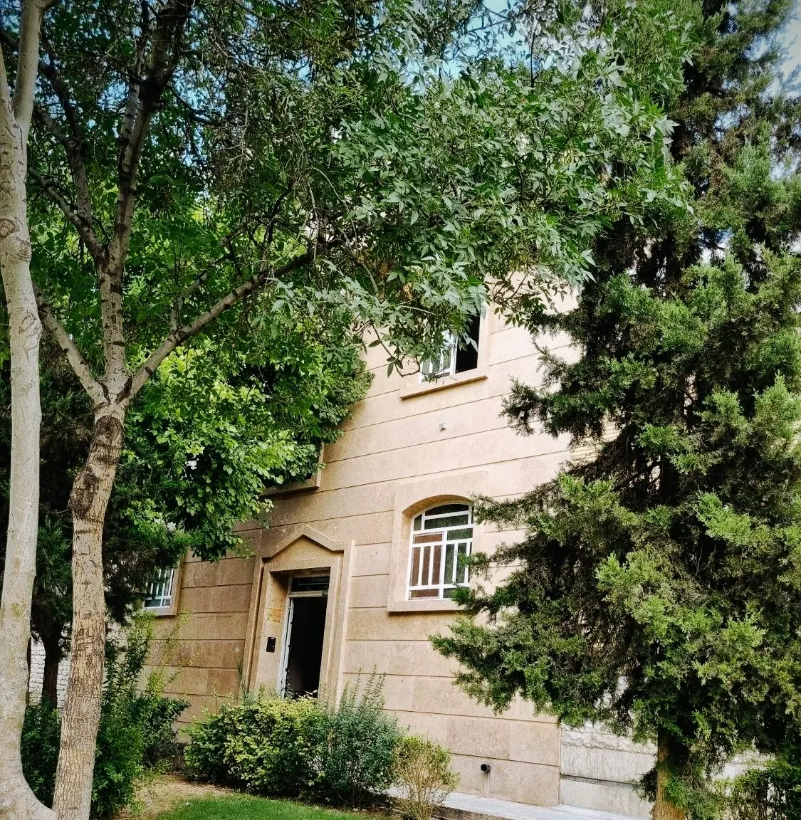 رهن کامل ویلایی مسکونی-اداری بر اصلی فرصت شیرازی