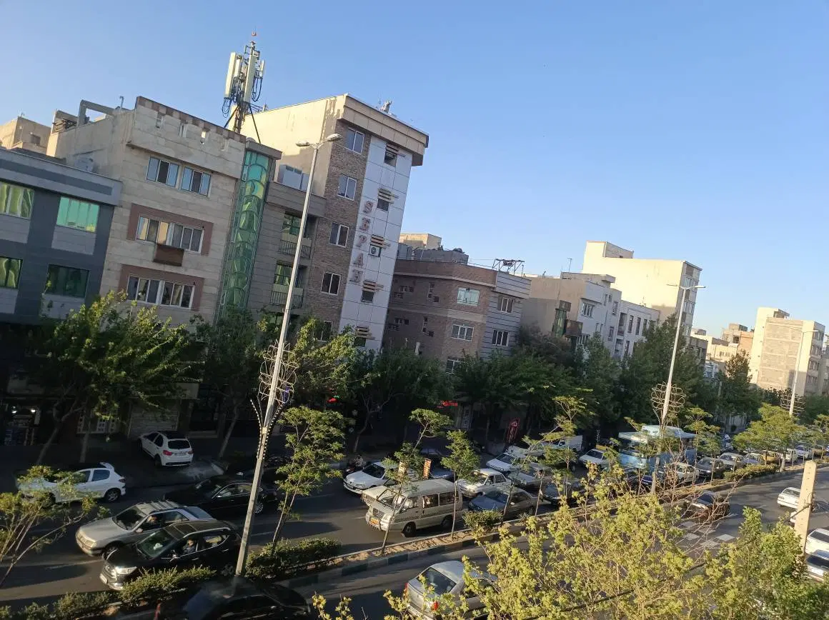 دفتر کار بر امام خمینی تک واحدی طبقه اول