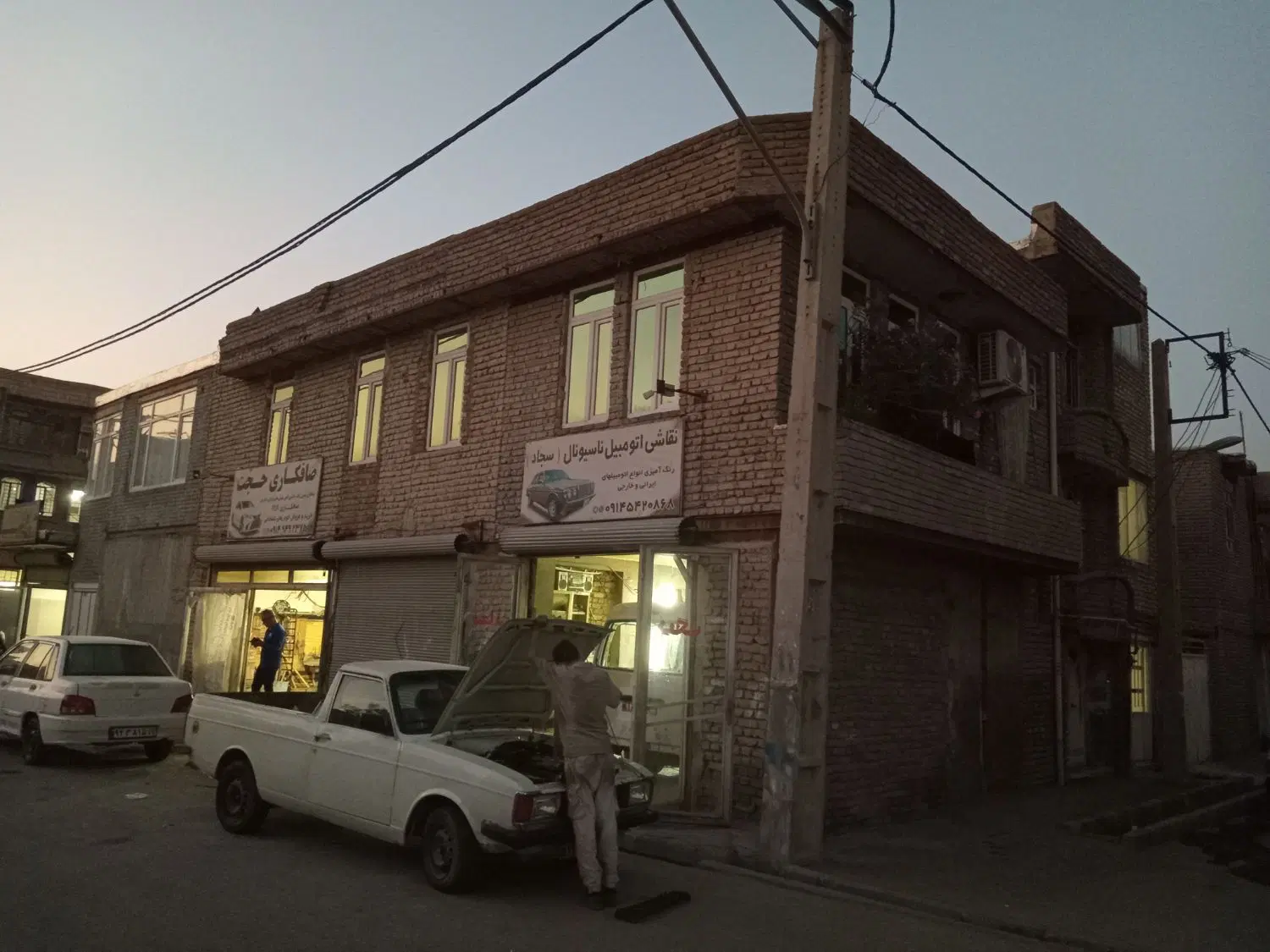 خانه با ۳ عدد مغازه در جای پر تردد