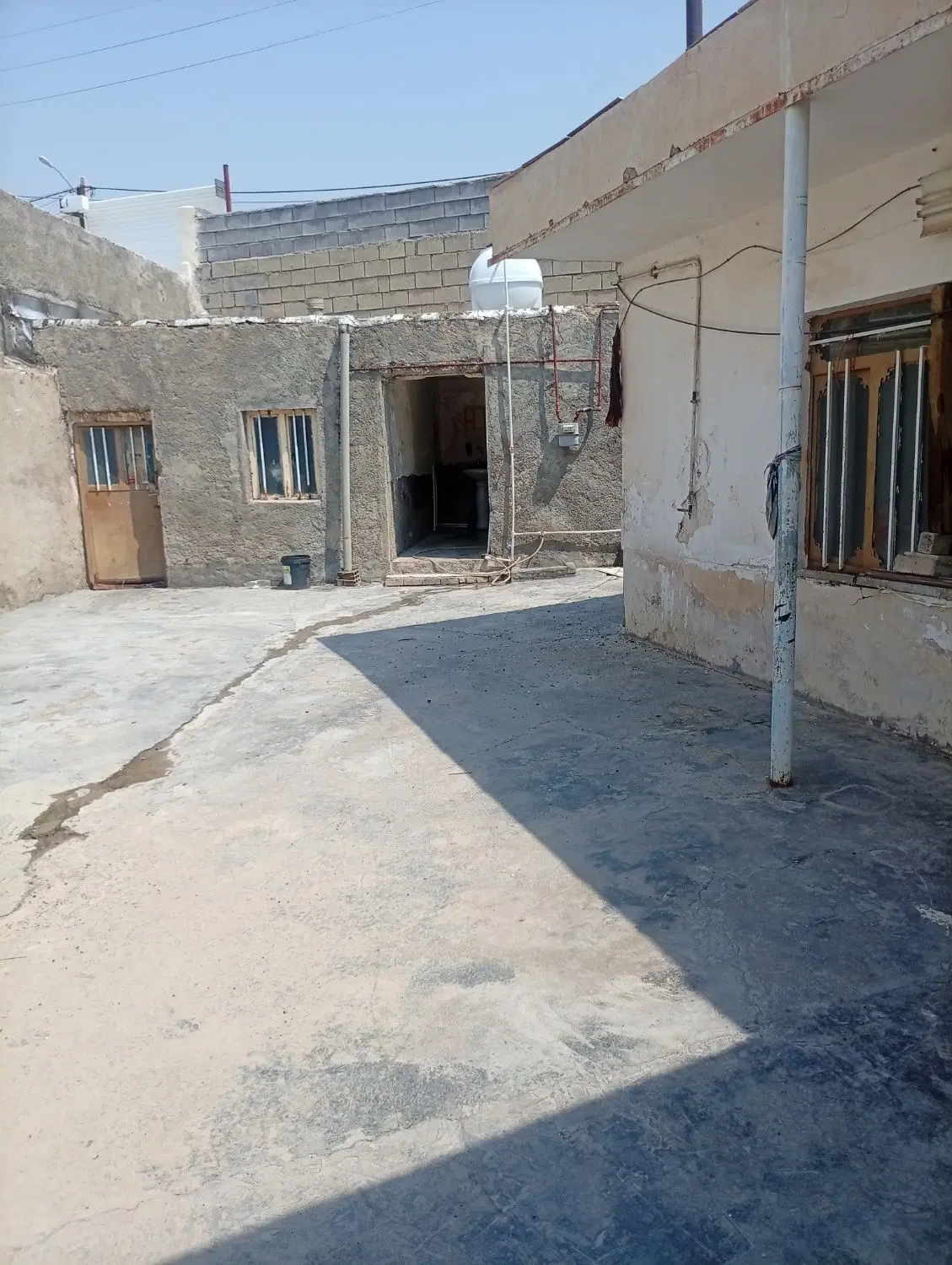 خانه اجاره ای رادک بزرگمهر 13قدیمی