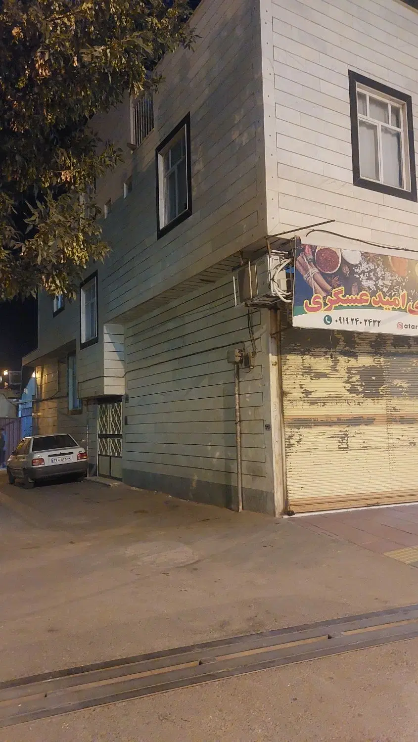 فروش خانه با متراژ 140 متر به همراه دو باب مغازه