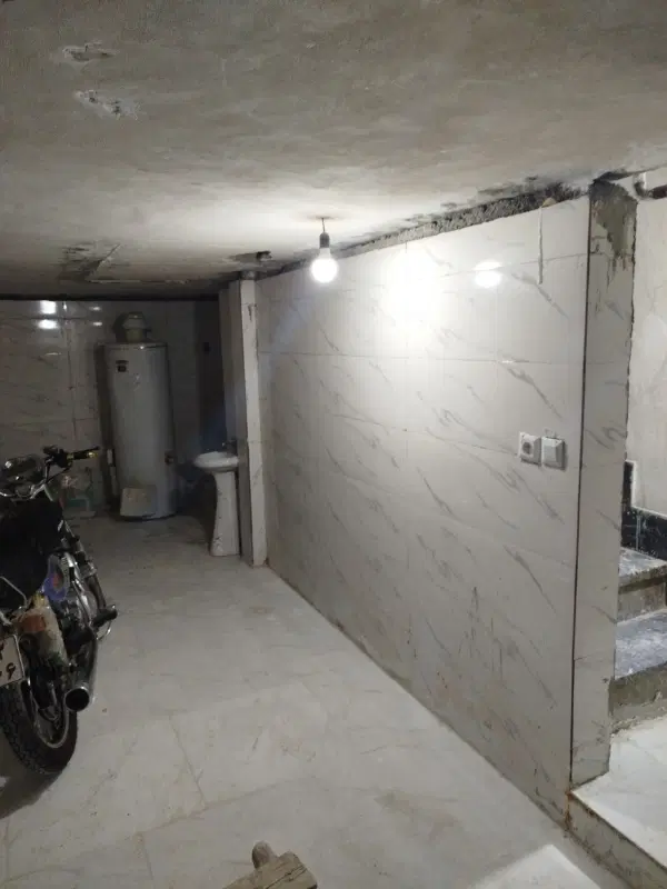 پارکینگ نوساز کف بدنه سرامیک  برای مغازه و انبار