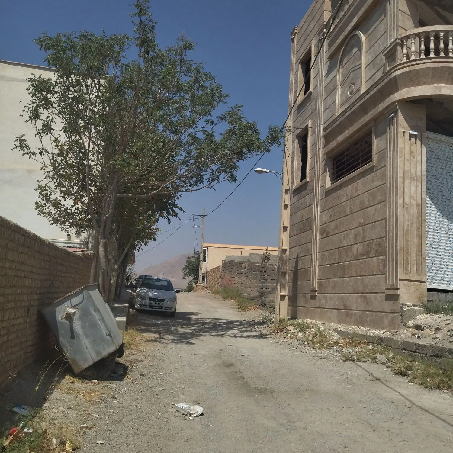 زمین فروشی