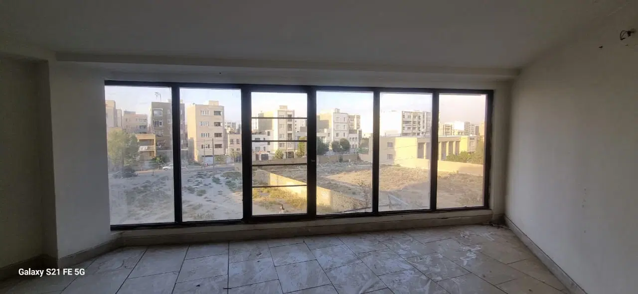مغازه ۴۵ متری بالکن دار _رو به نما تابلو خور