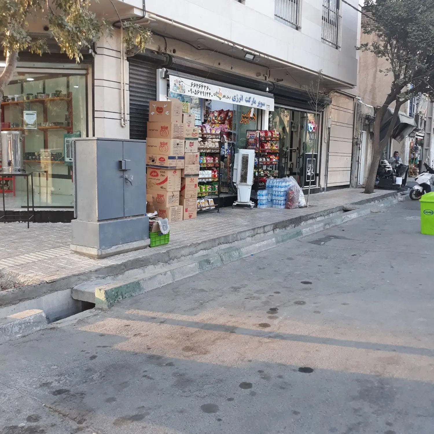 مغازه به متراژ 25 متر همراه پارکینگ