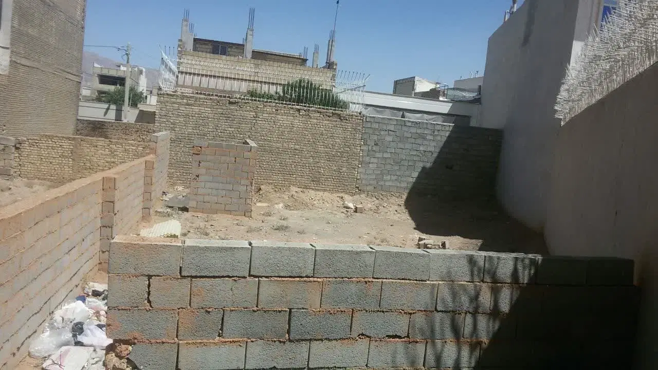 زمین فروشی