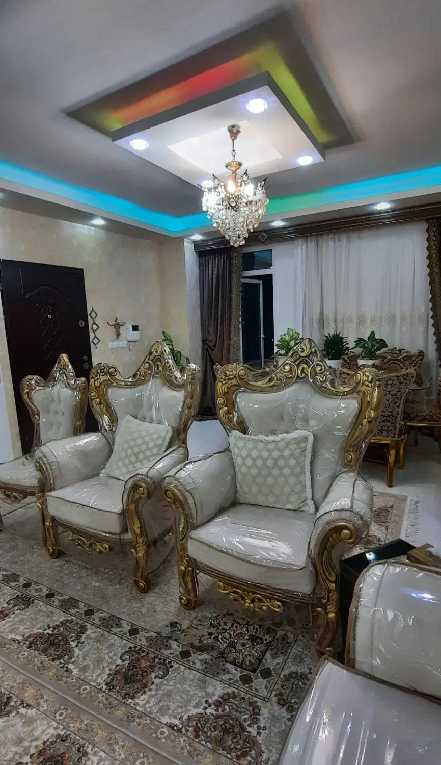 واحد آپارتمانی قیام بر خیابان اصلی حسینیه