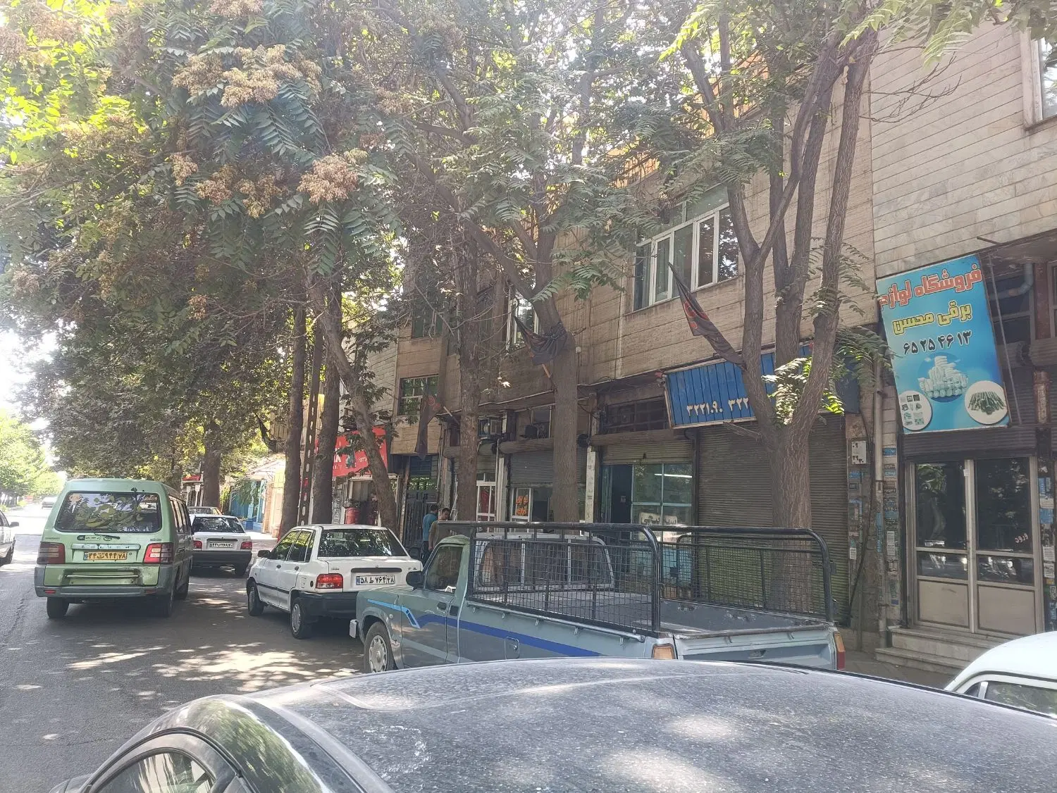 مغازه بر بلوار اصلی